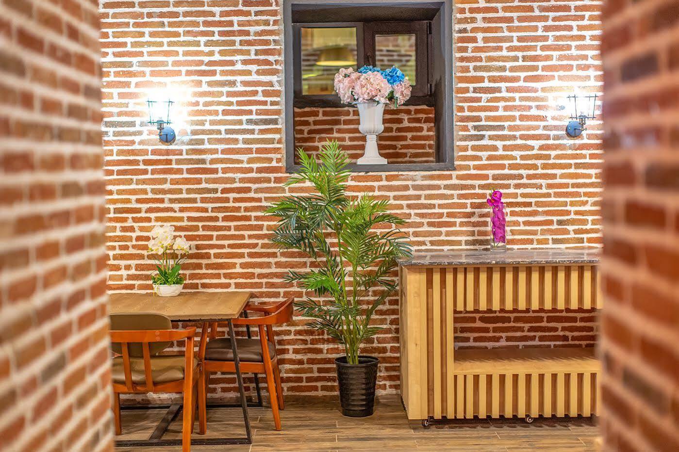 Royal Inn Tbiliszi Kültér fotó